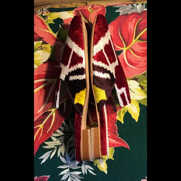 SUFI SHOES **RED CROSS Pair** Handmade Boho Luxury NWOTs EU Sz 39 USA 8.… - Picture 9 of 10